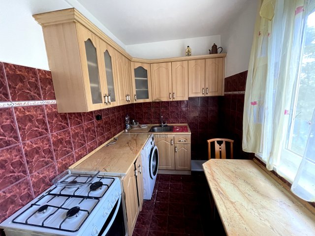 Eladó panellakás, Veszprémben 39.9 M Ft, 3 szobás
