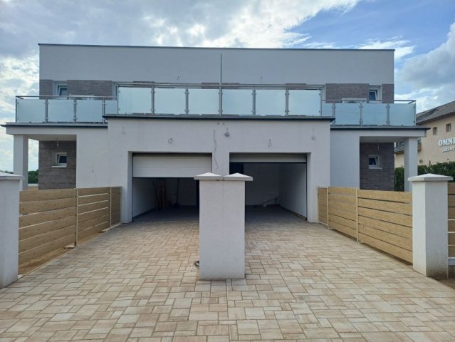Eladó ikerház, Nyíregyházán 75 M Ft, 4 szobás