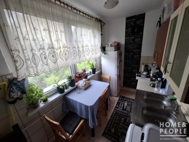 Eladó téglalakás, Szegeden 57 M Ft, 3 szobás