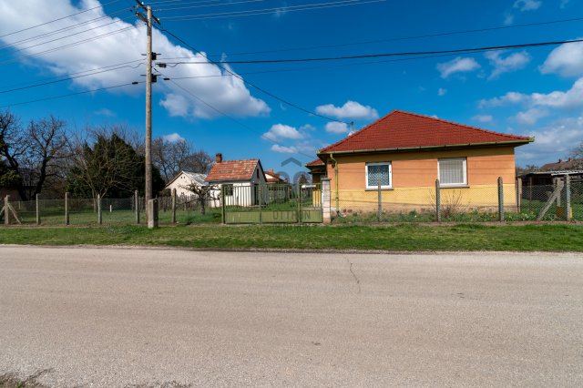 Eladó családi ház, Gárdonyban 43 M Ft, 2 szobás