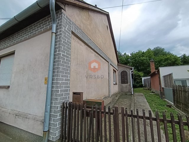 Eladó családi ház, Komlón 15.9 M Ft, 5 szobás