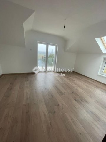 Eladó ikerház, Budapesten, XVI. kerületben 169.9 M Ft, 5 szobás