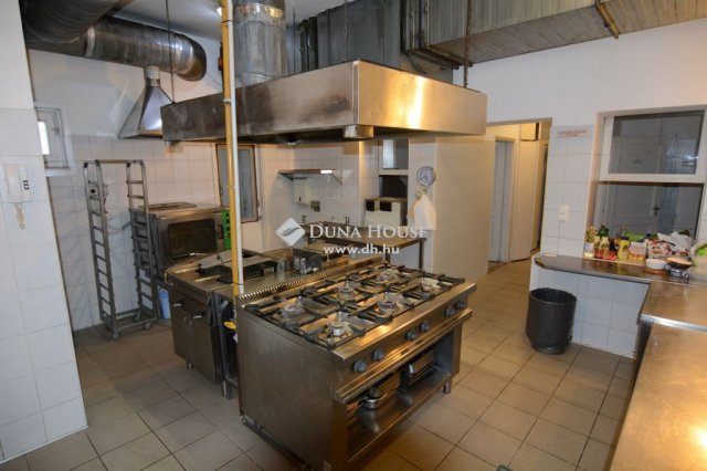 Eladó hotel, Nagykőrösön 170 M Ft, 7 szobás