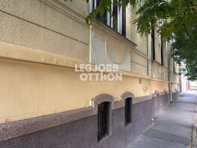 Eladó családi ház, Cegléden 140 M Ft, 3 szobás