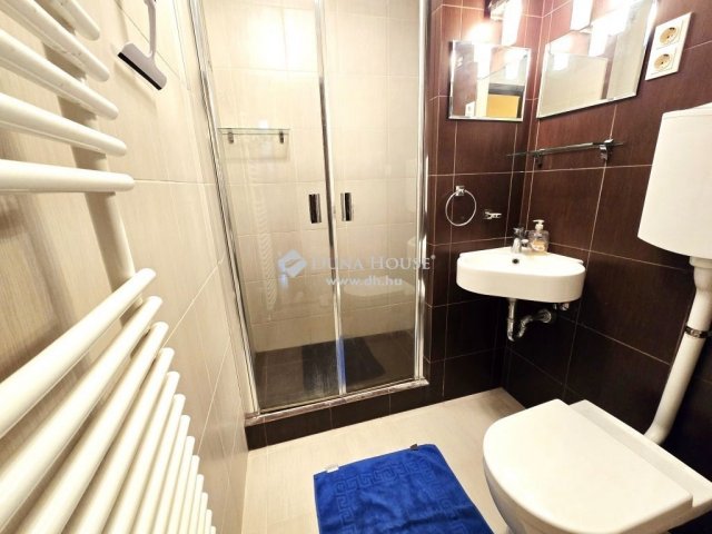Kiadó téglalakás, albérlet, Pécsett 220 E Ft / hó, 2 szobás