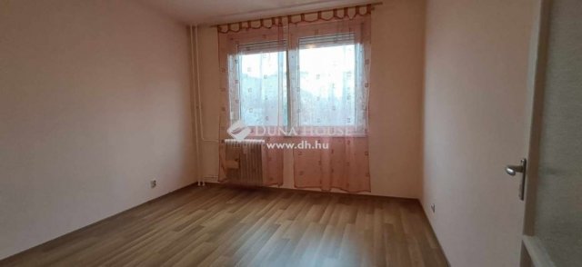 Eladó panellakás, Debrecenben 59.99 M Ft, 3 szobás