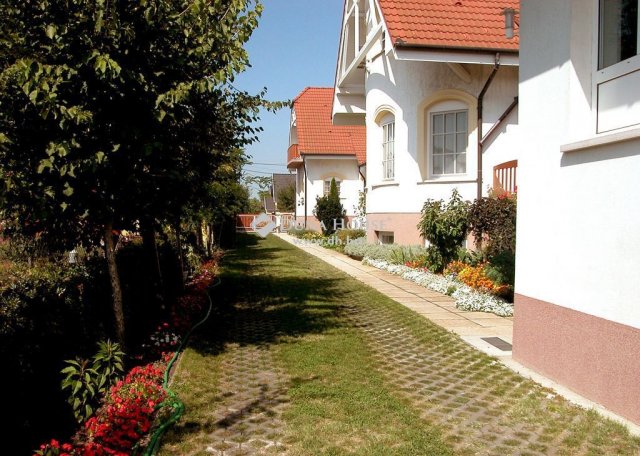 Eladó családi ház, Lajosmizsén 160 M Ft, 14 szobás