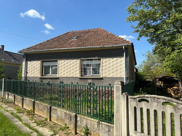 Eladó családi ház, Egyházasrádócon 39.5 M Ft, 2 szobás