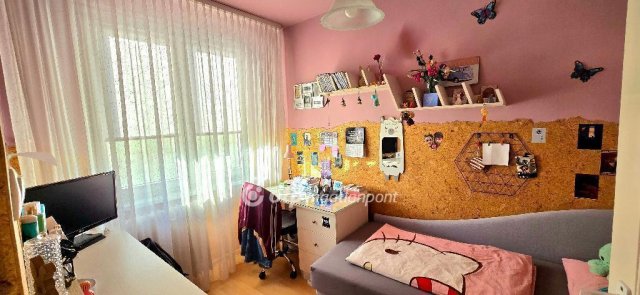Eladó panellakás, Debrecenben 69.9 M Ft, 2+2 szobás