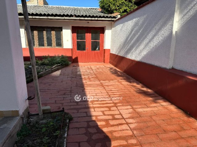Eladó családi ház, Gyöngyösön 44.9 M Ft, 3 szobás
