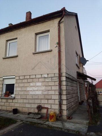 Eladó családi ház, Győrújbaráton 52.9 M Ft, 5 szobás