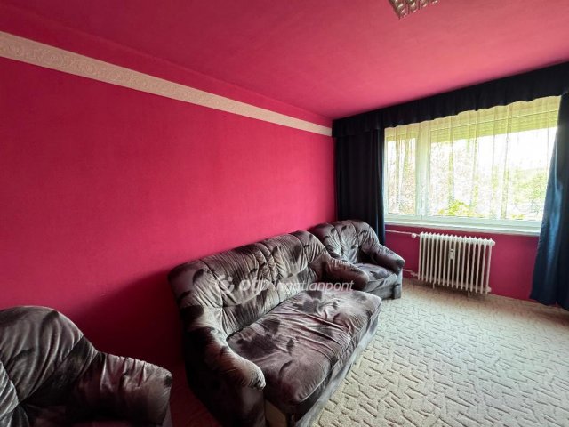 Eladó panellakás, Szegeden 63 M Ft, 2+2 szobás