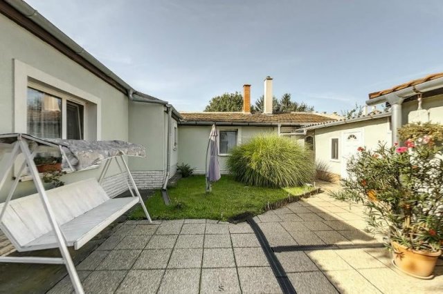 Eladó családi ház, Székesfehérvárott 39 M Ft, 3 szobás