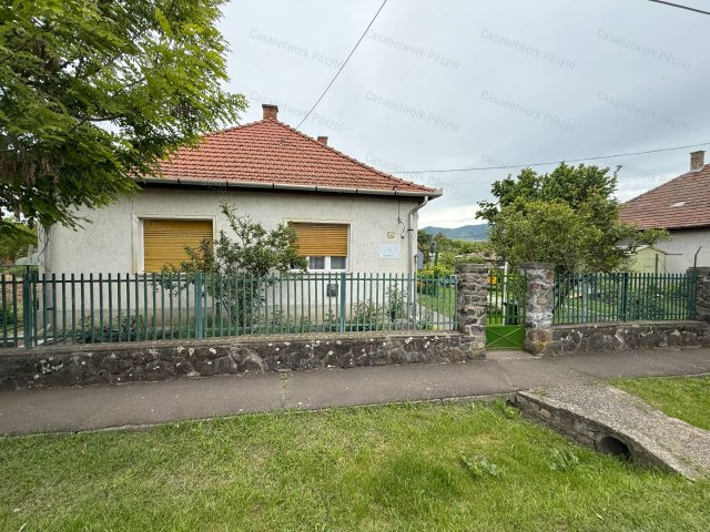 Eladó családi ház, Pásztón 36.5 M Ft, 2+1 szobás