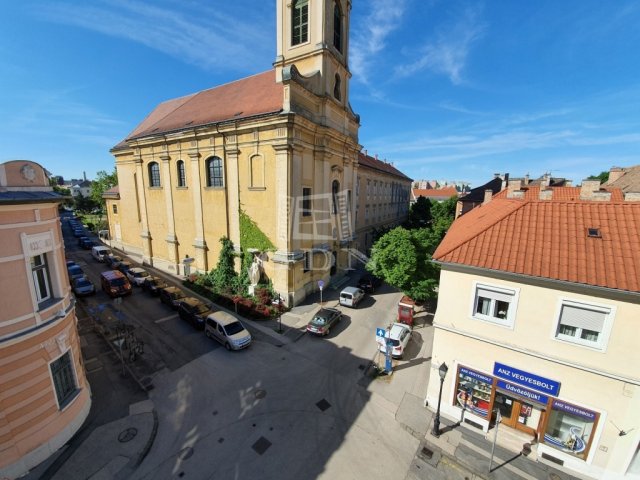 Kiadó iroda, Székesfehérvárott 145 E Ft / hó, 3 szobás