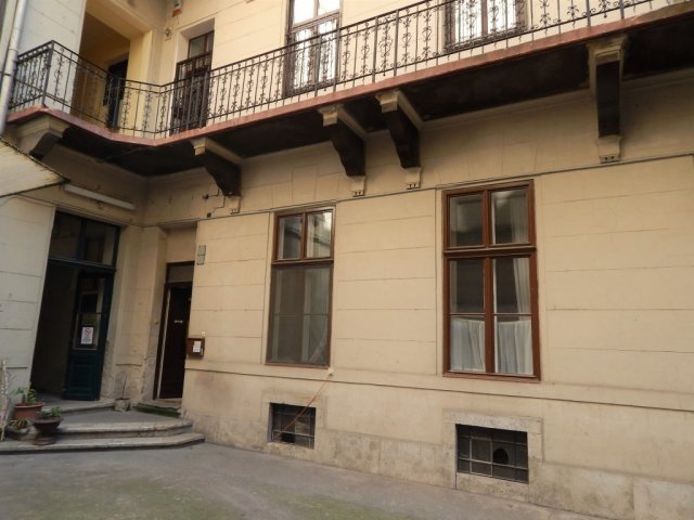 Eladó téglalakás, Budapesten, VI. kerületben, Hajós utcában