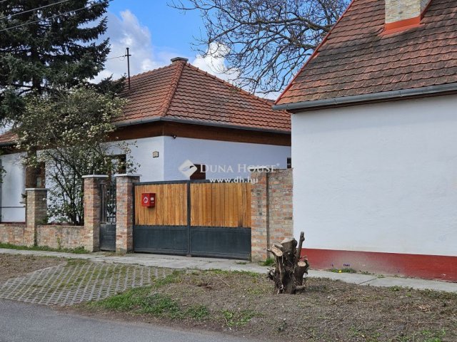Eladó családi ház, Győrzámolyon 159 M Ft, 3 szobás