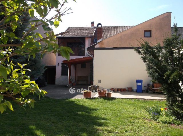 Eladó családi ház, Gyöngyösön 120 M Ft, 4 szobás