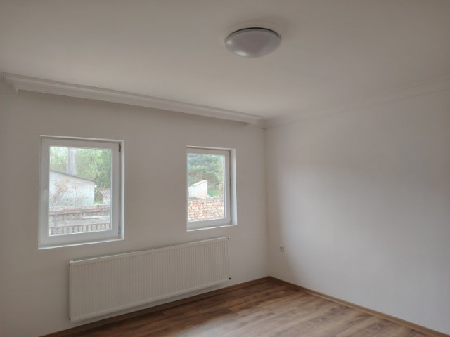 Eladó családi ház, Csemőn 39.9 M Ft, 3 szobás