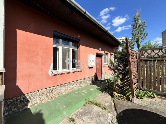 Eladó családi ház, Budapesten, XV. kerületben 32.9 M Ft