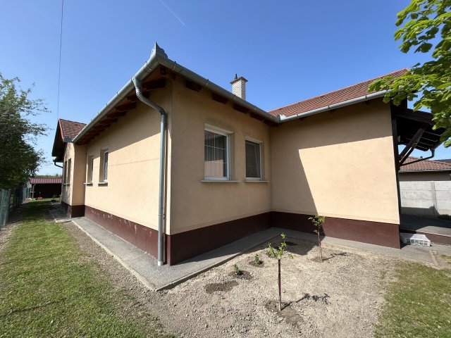 Eladó családi ház, Győrzámolyon 94.9 M Ft, 5 szobás