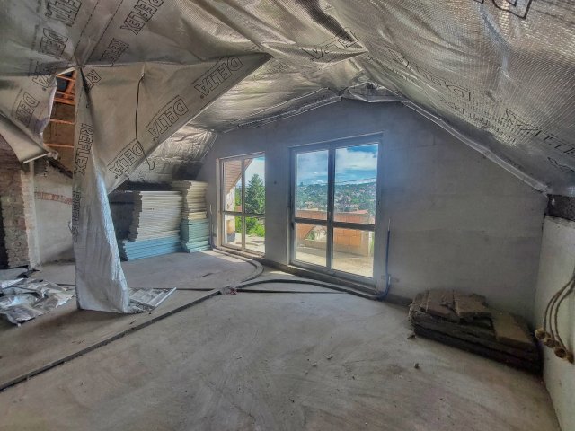 Eladó családi ház, Pomázon 73.5 M Ft, 6 szobás