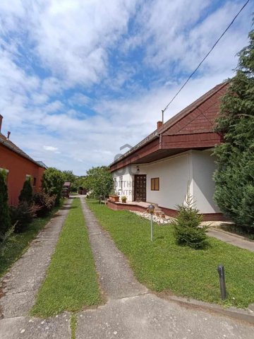 Eladó családi ház, Karádon 49.9 M Ft, 6 szobás