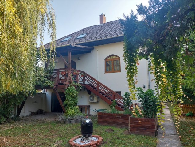 Eladó családi ház, Székesfehérvárott 175 M Ft, 6 szobás