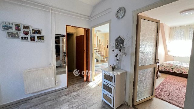 Eladó téglalakás, Egerben 70 M Ft, 2+2 szobás