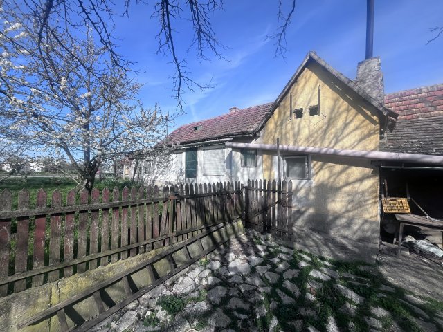 Eladó családi ház, Csőszön 30 M Ft, 2 szobás