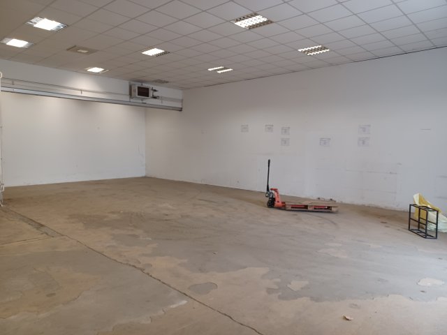 Kiadó ipari ingatlan, Győrött, Régi Veszprémi úton, 1 szobás