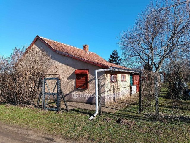 Eladó családi ház, Hajdúböszörményen 8.2 M Ft, 1+1 szobás