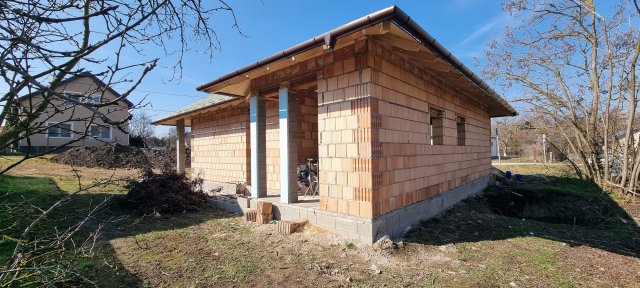 Eladó családi ház, Velencén 99.9 M Ft, 4 szobás