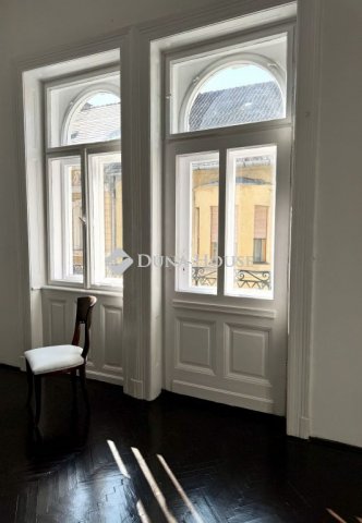 Kiadó téglalakás, albérlet, Budapesten, VI. kerületben