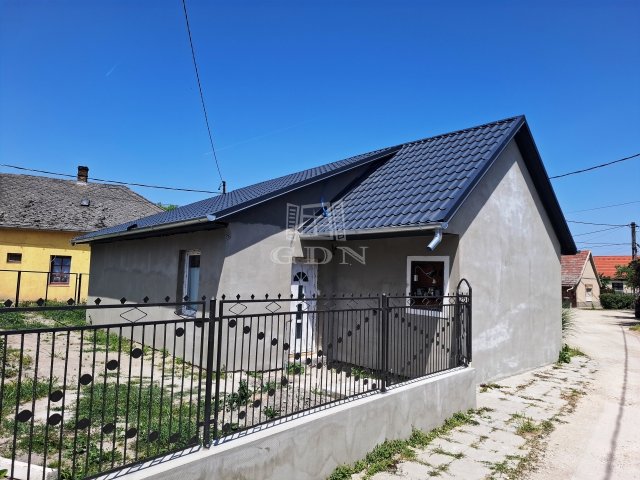 Eladó családi ház, Kiskunlacházán 36 M Ft, 3 szobás