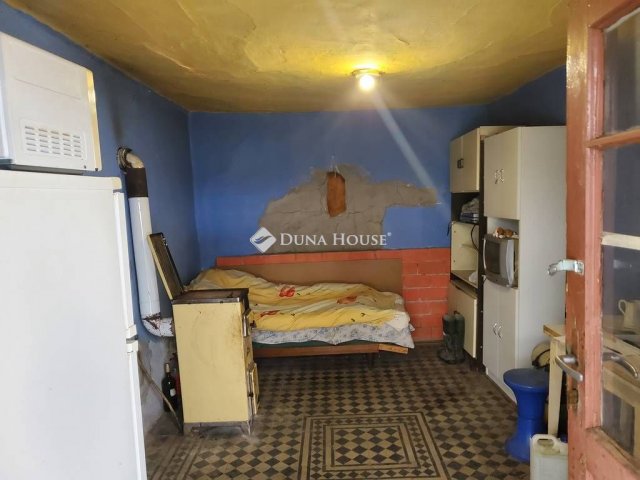 Eladó családi ház, Sárbogárdon 5.5 M Ft, 1 szobás