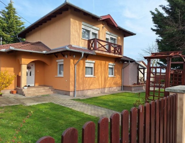 Eladó családi ház, Tárnokon 111.2 M Ft, 5 szobás
