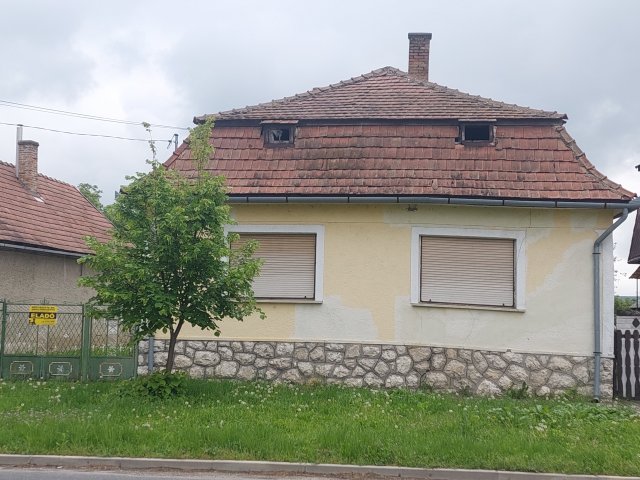 Eladó családi ház, Bajnán 69.5 M Ft, 7 szobás
