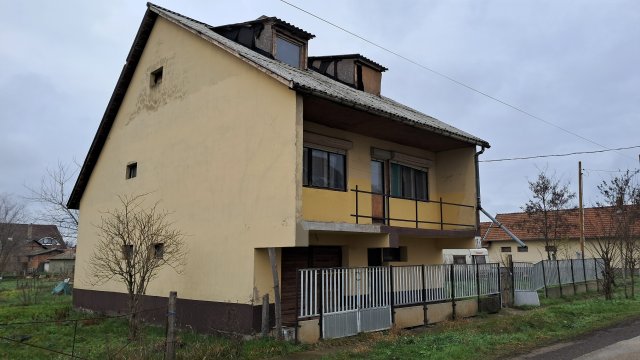 Eladó családi ház, Tiszatenyőn 22.9 M Ft, 6 szobás