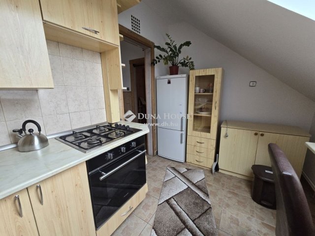Kiadó téglalakás, albérlet, Pécsett 130 E Ft / hó, 2 szobás