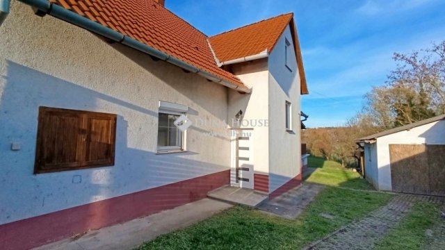 Eladó családi ház, Mohácson 46.5 M Ft, 4 szobás