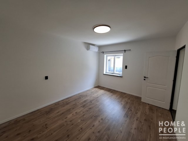 Eladó családi ház, Sándorfalván 72 M Ft, 4 szobás