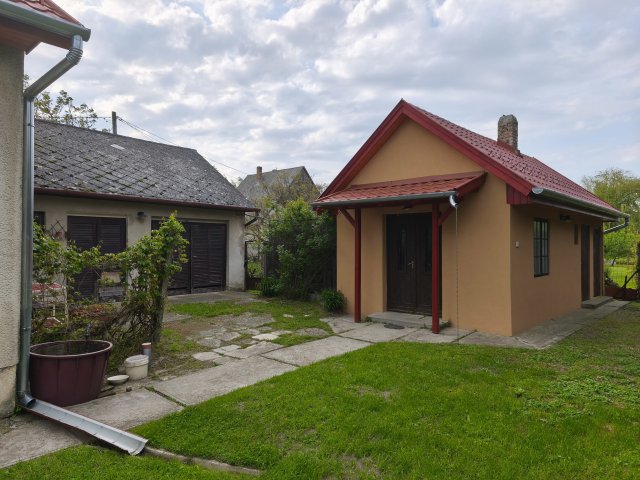 Eladó családi ház, Balatonmáriafürdőn 89 M Ft, 7 szobás