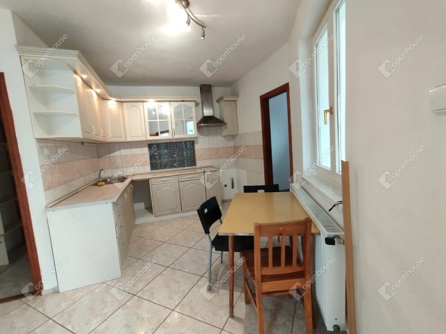 Eladó családi ház, Gönyűn 69.9 M Ft, 4 szobás