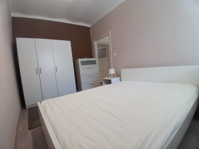 Kiadó téglalakás, albérlet, Szolnokon 180 E Ft / hó, 3 szobás