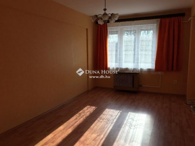 Eladó téglalakás, Gödöllőn 52 M Ft, 3 szobás