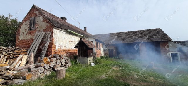 Eladó családi ház, Kondorfán 8 M Ft, 2 szobás