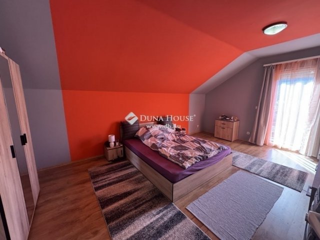 Eladó családi ház, Pócsmegyeren 69.9 M Ft, 4+2 szobás