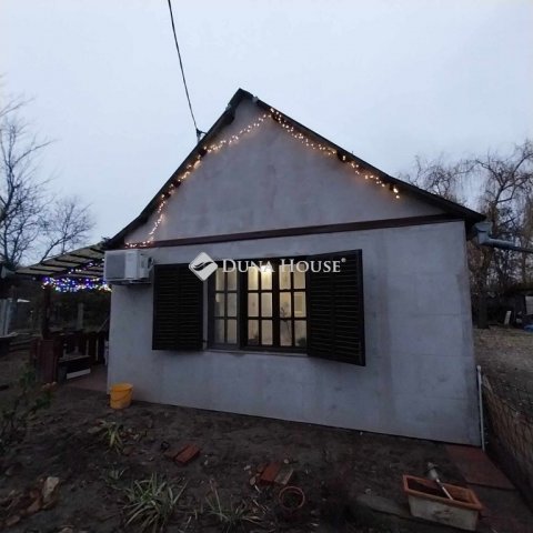 Eladó családi ház, Csemőn 20 M Ft, 2 szobás