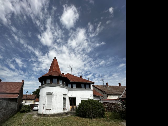 Eladó családi ház, Szigetváron 58 M Ft, 6 szobás